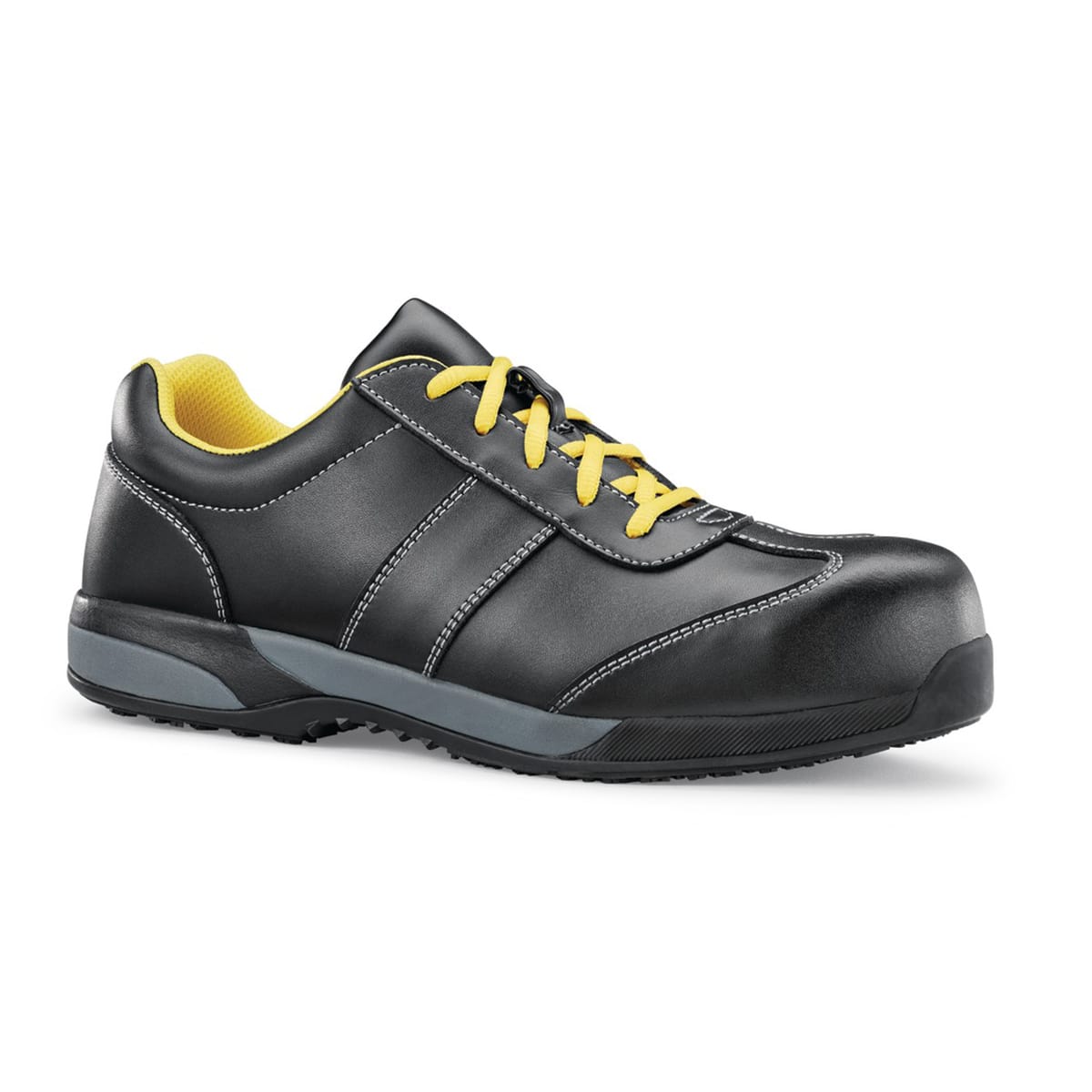 The Clyde from Shoes For Crews is a safety shoe with a slip-resistant sole, a waterproof and puncture-resistant upper and a nanocomposite toe cap (200 joules), seen from the right profile.