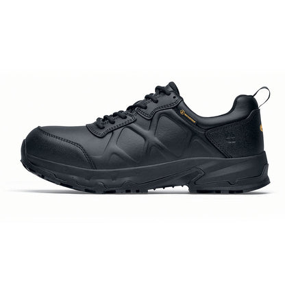 The Callan low-cut shoe is slip-resistant and has a breathable, waterproof upper as well as insulation for cold and heat, seen from the left.